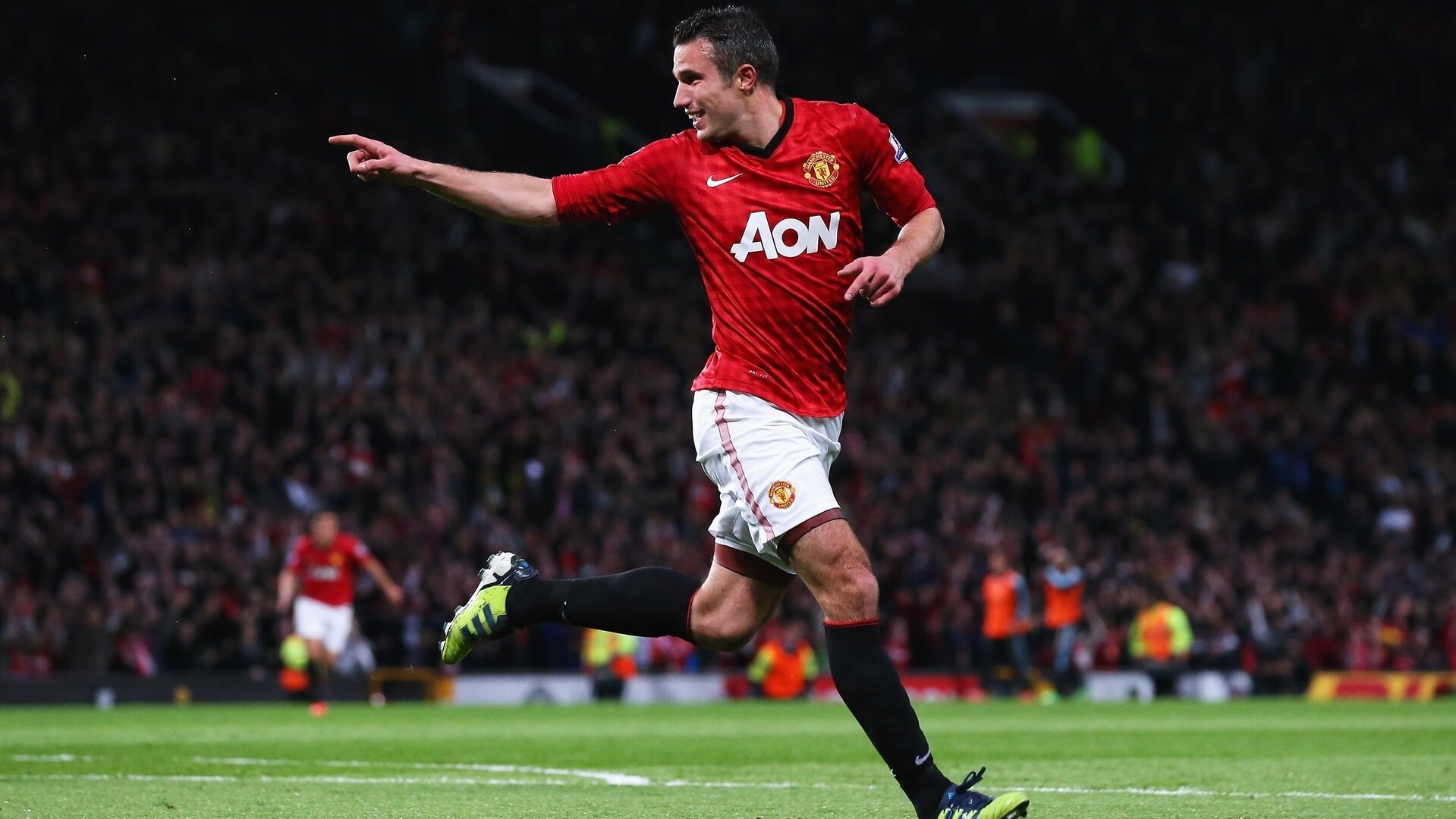 绿茵场险胜,乒乓台破纪录,体育之夜的冰火交响